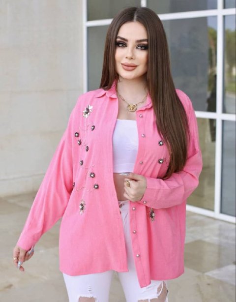 بلوزة موردة بالزخارف