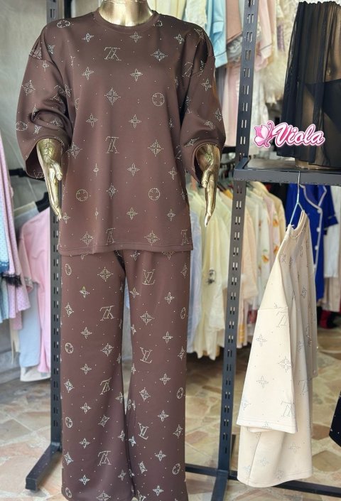 طقم نسائي