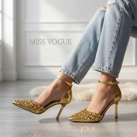 حذاء نسائي يعطيك حضوراً مدهشاً وأنيقاً💃🥰
