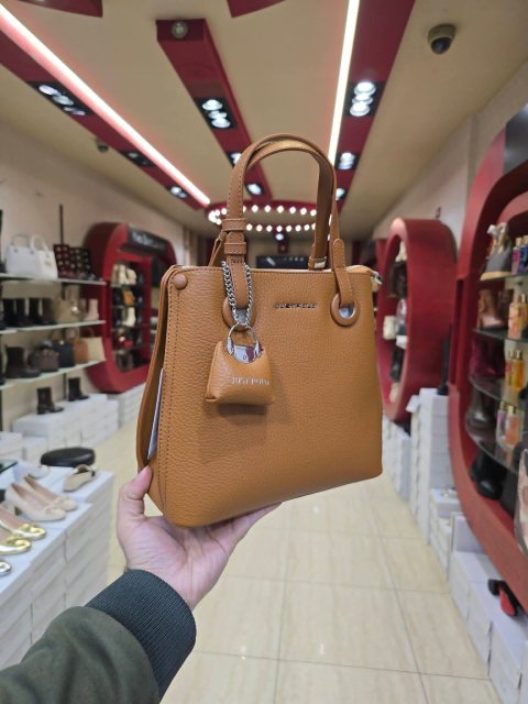حقيبة نسائية تعطيك حضوراً مدهشاً وأنيقاً💃🥰