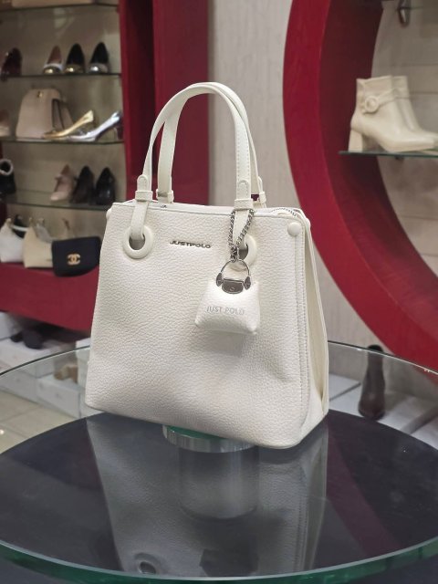 حقيبة نسائية تعطيك حضوراً مدهشاً وأنيقاً💃🥰